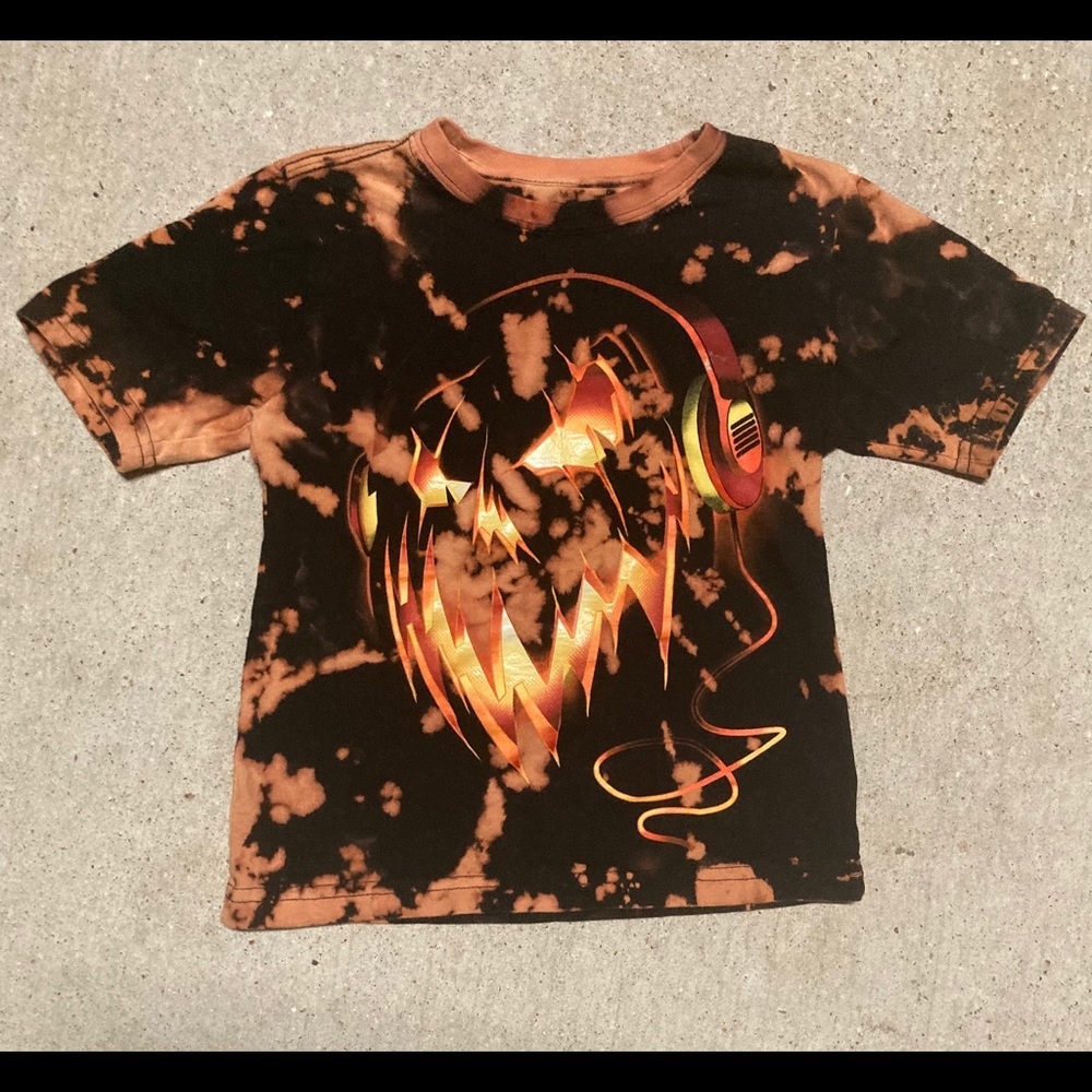 Up-Cycled Pumpkin Rocker  Bleach Dyed T-Shirt